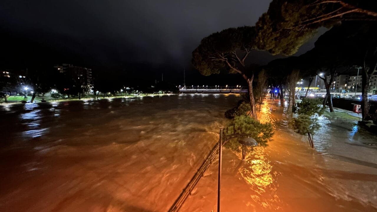 Allerta meteo rossa a levante e arancione a Genova 28 gennaio 2025 | Previsioni, zone e orari