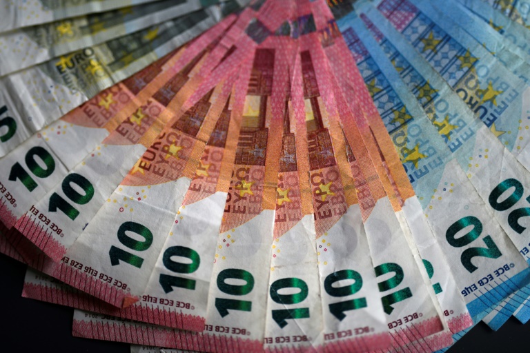Das Geldvermögen der Menschen in Deutschland ist im vergangenen Jahr erneut gewachsen. Wie eine Studie der DZ Bank in Frankfurt am Main zeigt, kletterte das Vermögen der privaten Haushalte um sechs Prozent auf nunmehr rund 9,3 Billionen Euro. (INA FASSBENDER)