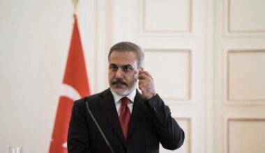 Athens seeking to strike balance with Ankara