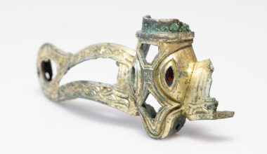 In 2024, a fragment of one of Scandinavia's most splendid helmets emerged from the rubble. Gold-plated and decorated with red gemstones, it dates from the late 6th to mid-7th century, just before the beginning of the Viking Age.