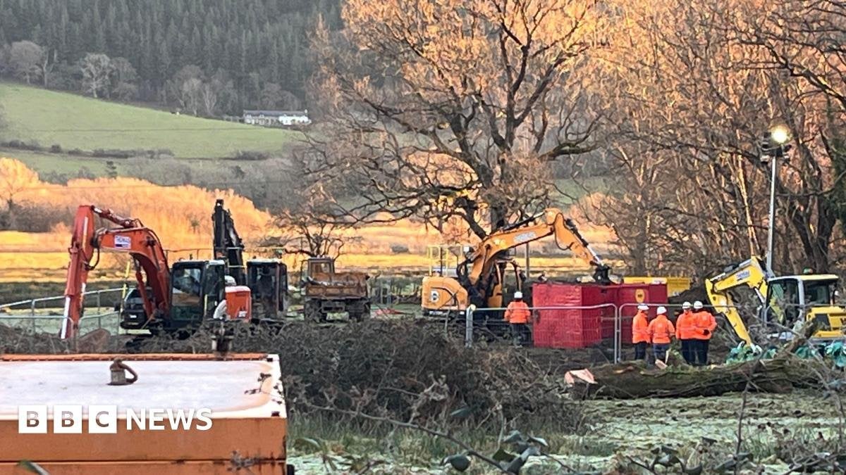 Businesses and schools shut as thousands lose water
