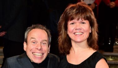 Warwick Davis 'sues hospital for medical negligence' after tragic death of wife