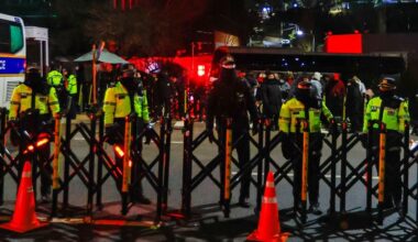 Yoon Suk Yeol: South Korean president arrested by anti-corruption investigators after weekslong showdown