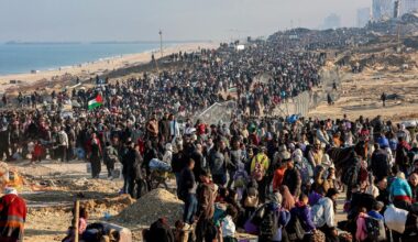 Israel lets tens of thousands of Palestinians start returning to northern Gaza as ceasefire holds