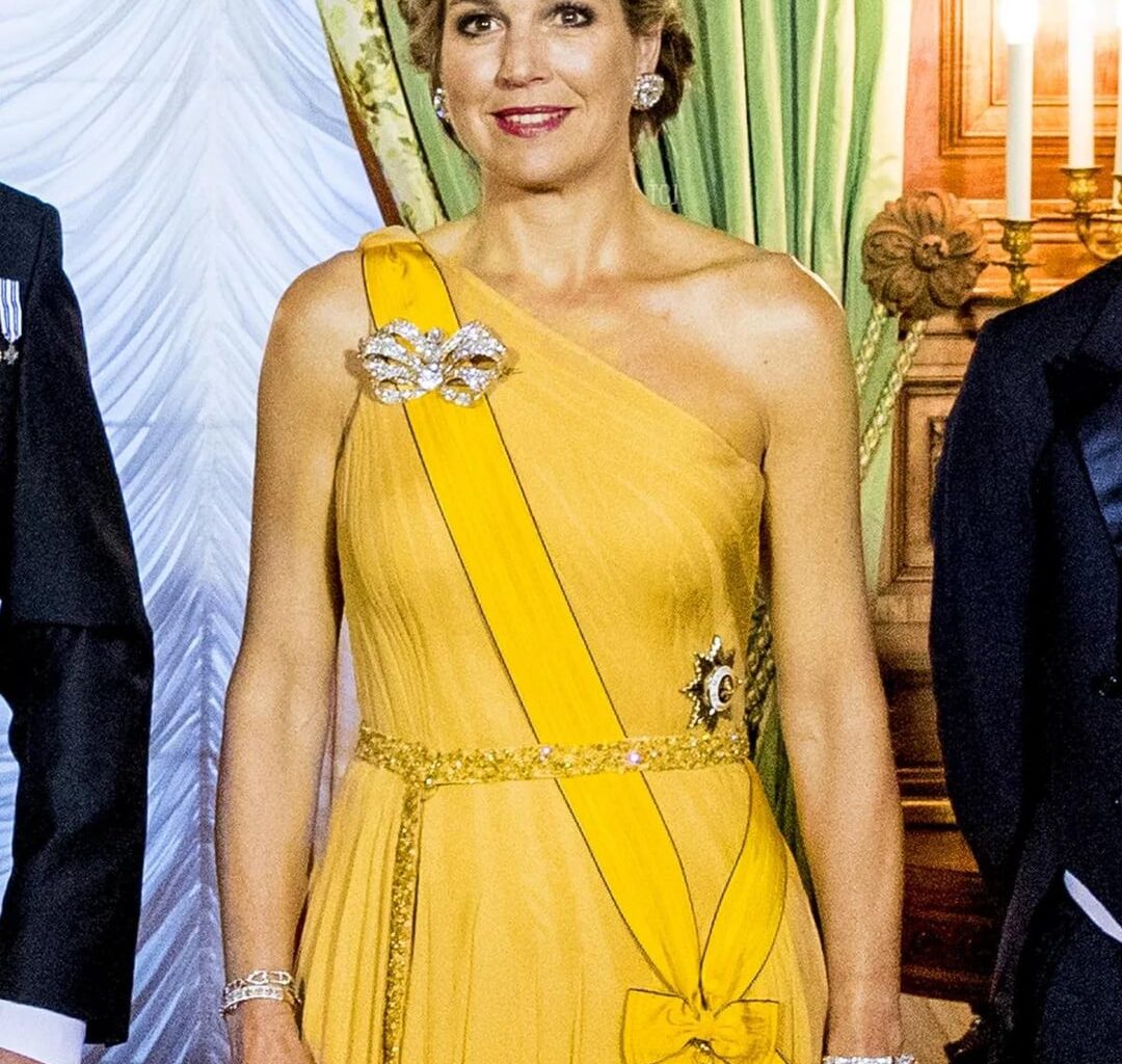Fashion Flashback: Maxima in the massive (and surprisingly versatile) Stuart Tiara