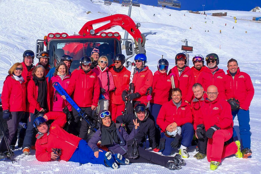 Schweizer Parlamentarier fahren britischen Kollegen im Schnee davon