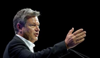 Habeck für deutliche Steigerung der Verteidigungsausgaben
