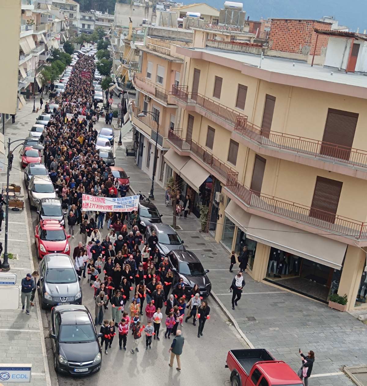 Χιλιάδες κόσμου στις συγκεντρώσεις για τα Τέμπη σε όλη την Ελλάδα