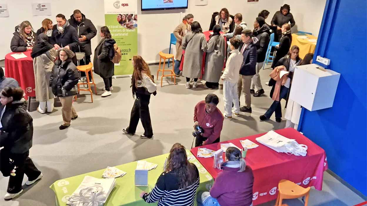 © Région Ile-de-France. - Une centaine d'éétudiants est venue participer à la seconde édition des Rencontres de l’Île-de-France des formations aux métiers de la santé et du lien social à Cergy.