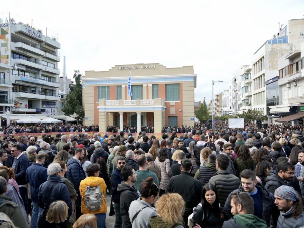Χιλιάδες κόσμου στις συγκεντρώσεις για τα Τέμπη σε όλη την Ελλάδα