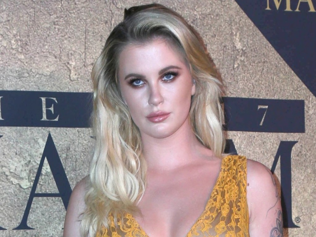 Ireland Baldwin Shares Bare-Faced Selfies With Baby Holland