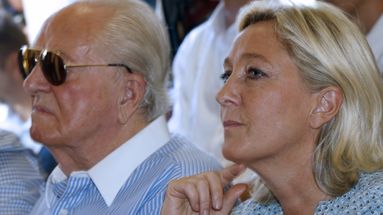 "Cette rupture n'a pas été très facile" : entre Marine et Jean-Marie Le Pen, une relation tumultueuse