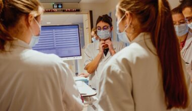 « Nous, internes, sommes juste des variables d’ajustement » : les étudiants en médecine manifestent contre la 4e année d’internat - L'Humanité