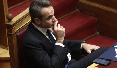 Νέα Δημοκρατία: Δεξιά στροφή, αλλά χωρίς δεξιότερες συνεργασίες