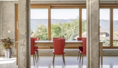 Atelier Archiplein updates 1960s lakeside villa in France