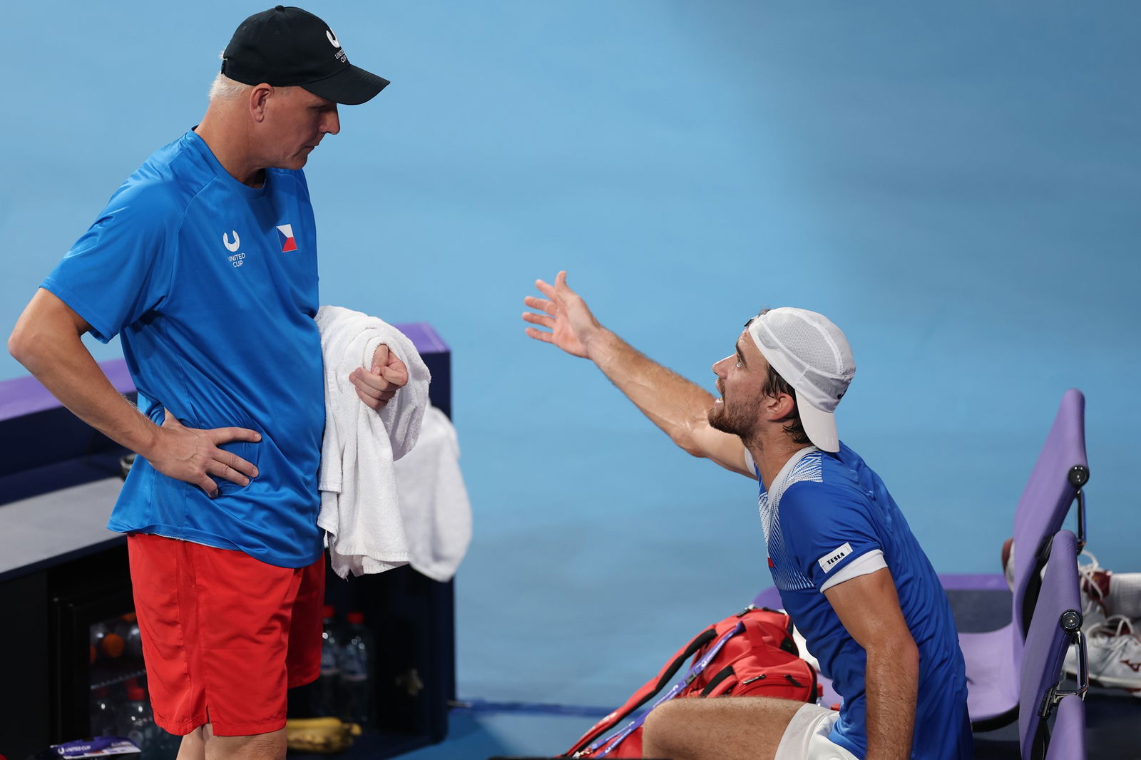 Tomáš Macháč (right) speaking with Daniel Vacek.