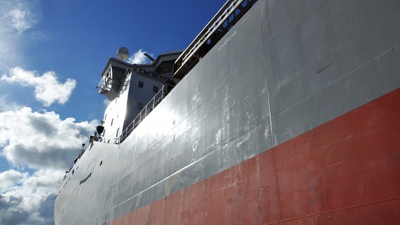 Der Tanker Baltico von unten. © NDR Foto: Frank Hajasch