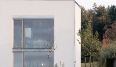 Malý Chmel divides Czech home across seven concrete floors