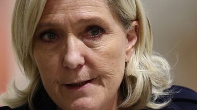 Mort de Jean-Marie Le Pen : Marine Le Pen a appris sa disparition dans son avion de retour de Mayotte
