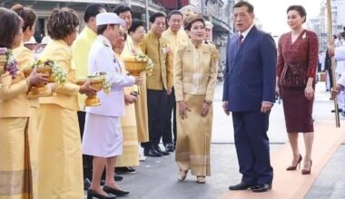 King Maha and Queen Suthida Inaugurate Two Commemorative Archways