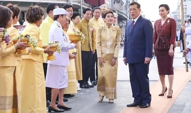 King Maha and Queen Suthida Inaugurate Two Commemorative Archways