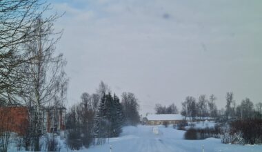 Snowy and icy roads across Latvia Monday morning / Article