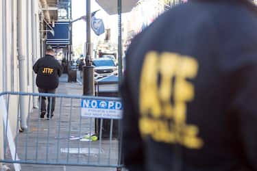 epa11801715 Police respond in the French Quarter after a car plowed into a crowd in New Orleans, Louisiana, USA, 01 January 2025. At least 10 people are dead and 30 injured after a man drove a white pickup truck into a crowd on Bourbon Street. The driver was killed in a shootout with police. The FBI is investigating the incident as an act of terrorism. EPA/SHAWN FINK