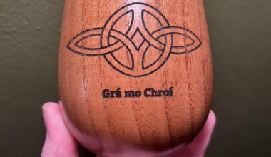 Just wanted to share this cup that i worked on! It has a Serch Bythol Celtic knot which symbolises everlasting love and Grá mo Chroi which translates to love of my heart :)