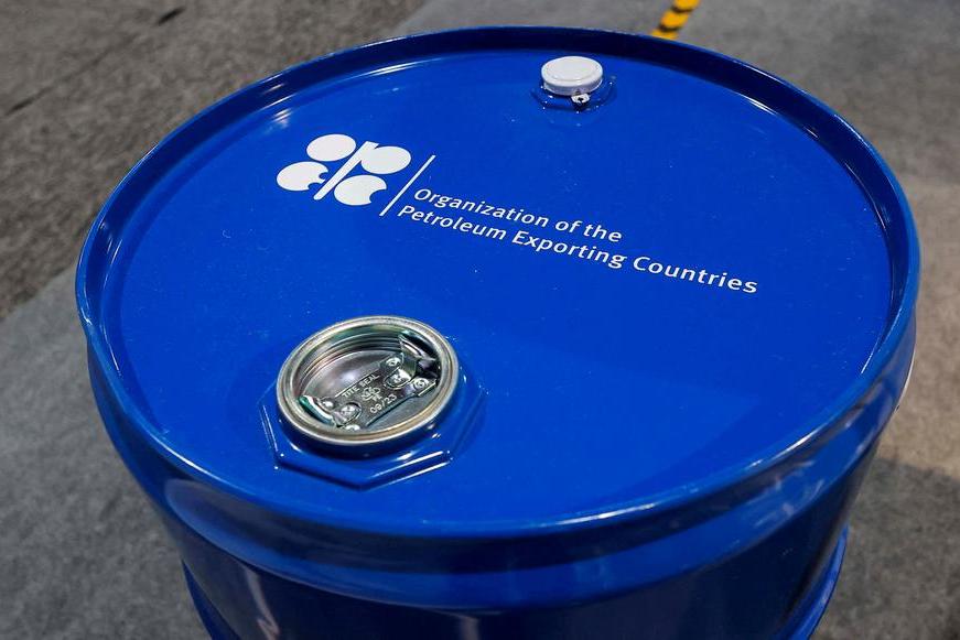 OPEC oil output falls in December on UAE and Iran, survey finds