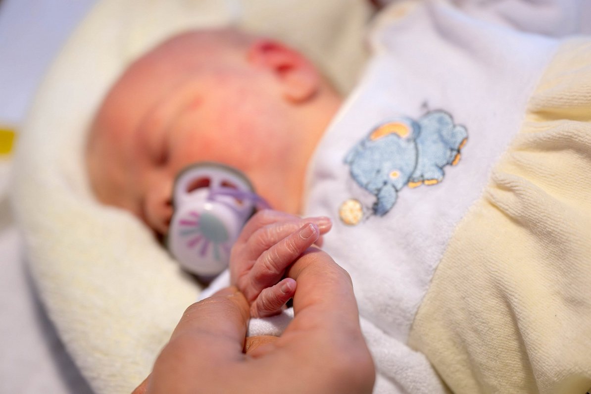 Latvia records under 1,000 newborns for two months in a row / Article
