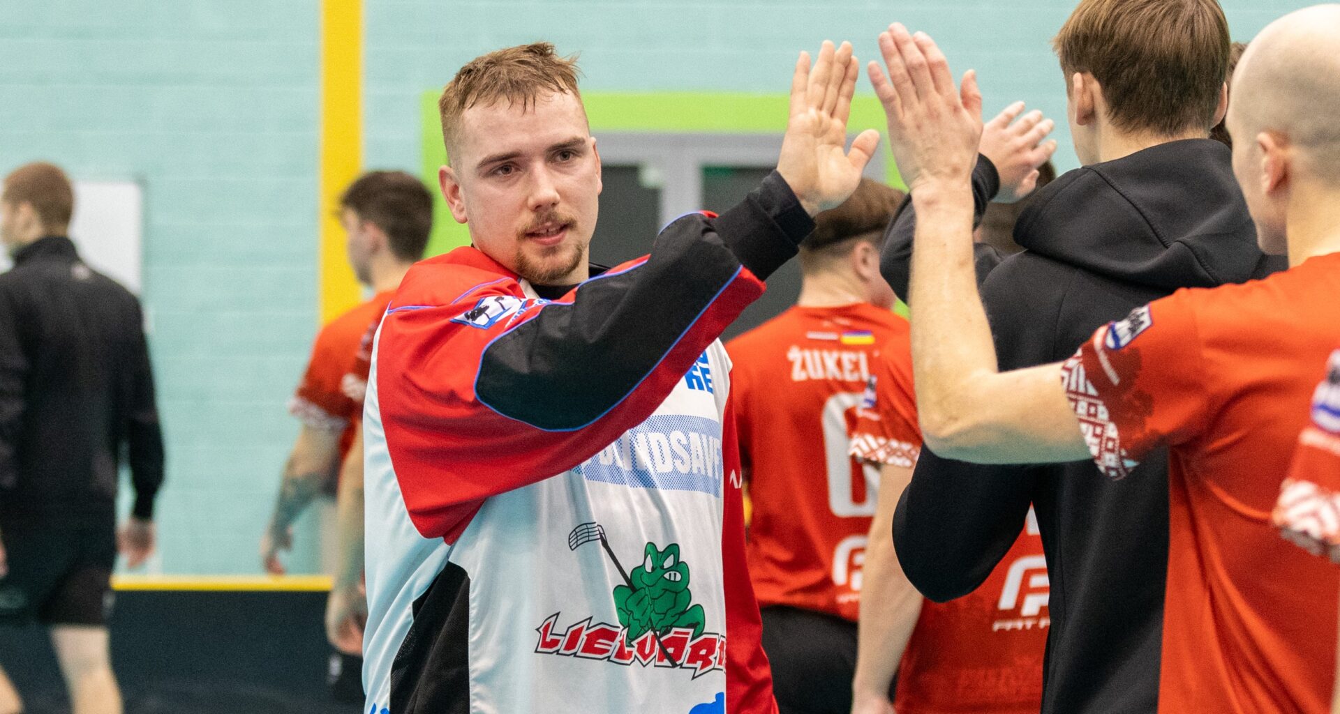 Latvijas Florbola savienība » LV » 1996/1997 » Jaunumi » "Lielvārde/Fat Pipe" savā laukumā pamatīgi sakauj ādažniekus