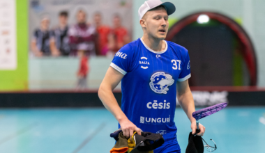Latvijas Florbola savienība » LV » 2002/2003 » Jaunumi » Treimanis ar "hat-trick" nodrošina cēsniekiem uzvaru Lielvārdē