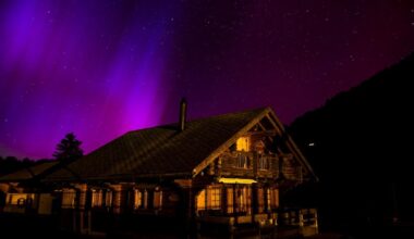 Les aurores boréales vont à nouveau illuminer le ciel cette année en Suisse - rts.ch