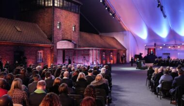 "Ne tolérer aucune haine" : commémoration du 80e anniversaire de la libération d'Auschwitz