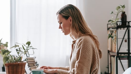 Some employees who still enjoy hybrid mode facilities have been fighting back the 'back-to-office' mandates. (Representative Image/Pexels)