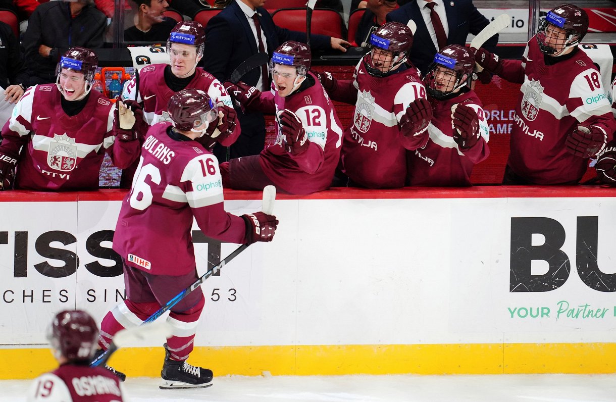 Latvia's hockey juniors go down fighting against Sweden / Article