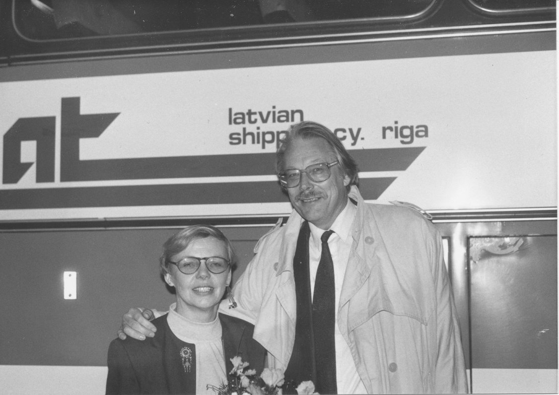 Aija Ebden und Andris Kadeģis, chairman of the Latvian Central Commitee in Germany (now: Latvian Com...