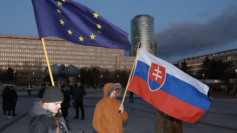 Členstvo Slovenska v EÚ a NATO nemôže byť spochybňované, vyzývajú predsedovia samosprávnych krajov - Domáce - Správy