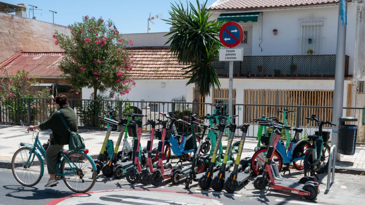 La ciudad de moda en España se baja del patinete