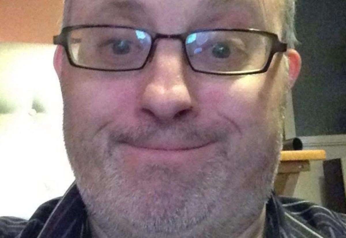 Paedophile who tried to arrange sex with child online through father avoids jail