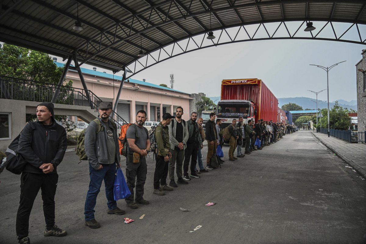 Romanian Mercenaries Lined Crossing Into Rwanda
