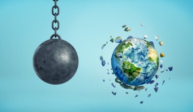 How will geopolitics impact the global fashion supply chain in 2025?