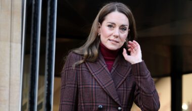 Kate Middleton Rocks a Chic New Smythson Bag and a Scarf Older Than Prince George on a Regular-Person Shopping Excursion