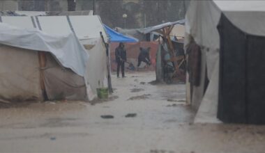 Les Gazaouis attaqués par Israël luttent pour survivre dans le froid glacial