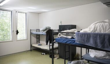 Crise de l’accueil des demandeurs d’asile: Berne priée d'agir sur la vitesse des procédures - rts.ch