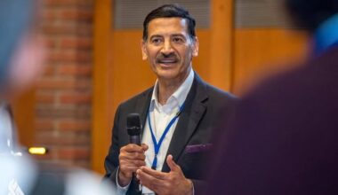 Iraqi professor wins knighthood from British King Charles III » Iraqi News Agency