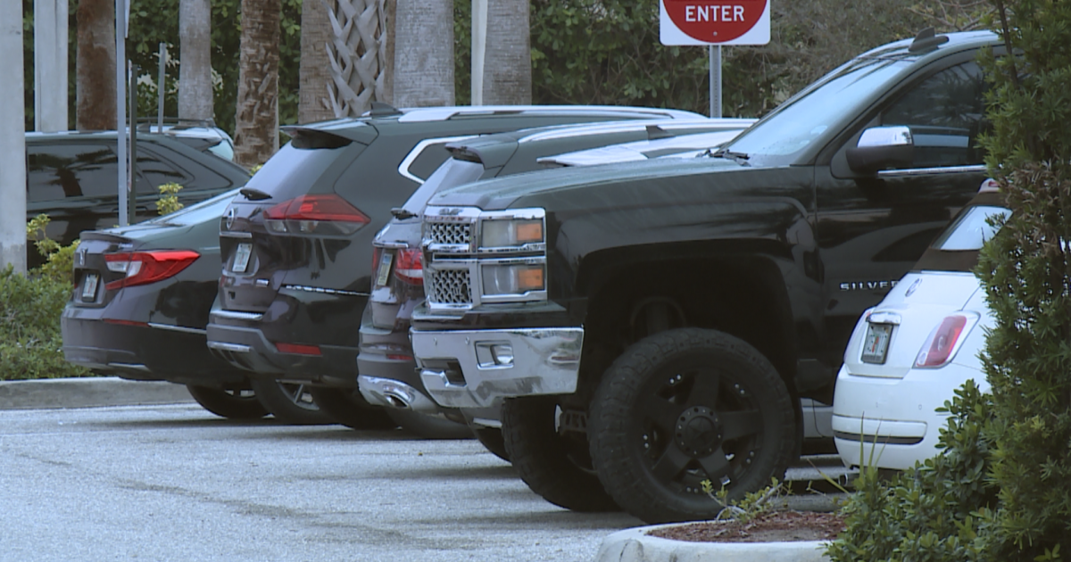 Business owners frustrated about paid parking in this beach town