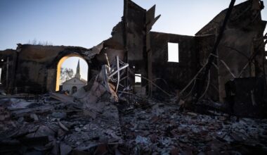 The chaotic first 12 hours of the Eaton fire: timeline and maps