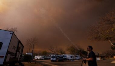 California fires live updates: New fire breaks out along 405 Freeway in Brentwood