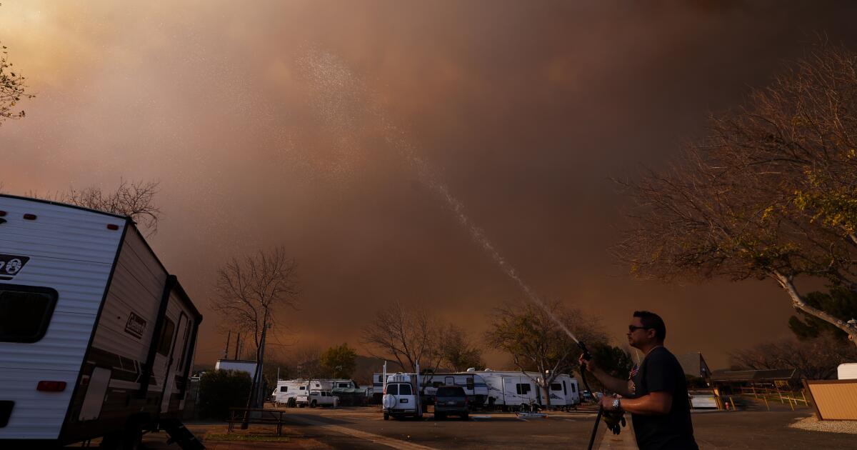 California fires live updates: New fire breaks out along 405 Freeway in Brentwood